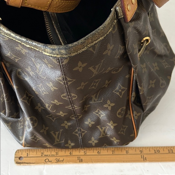 Beautiful Dark Brown Monogram Shoulder Bag - Picture 9 of 15
